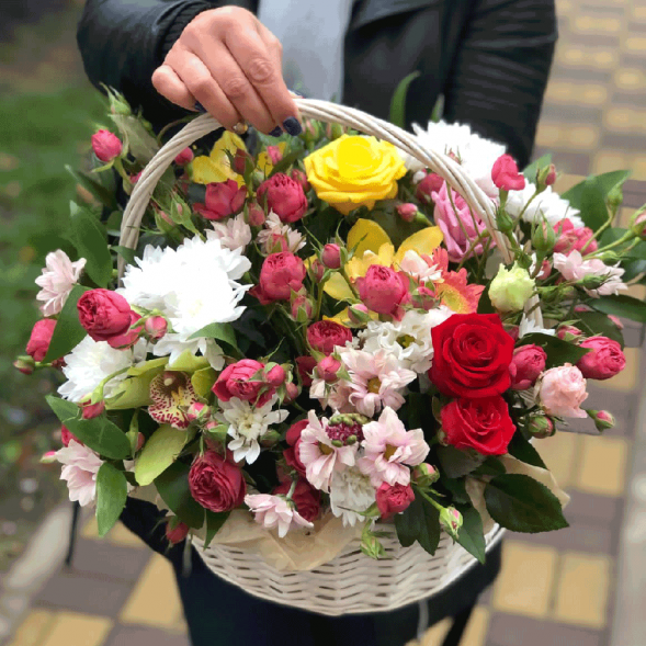 Композиция в корзине &quot;Искра счастья&quot; в хуторе Ленина